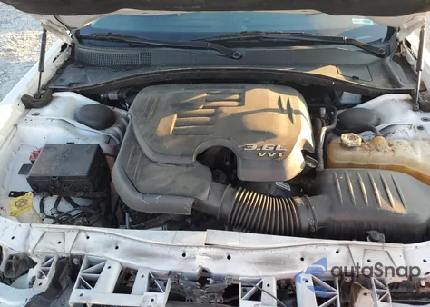 2018 Chrysler 300 Limited из США, поврежденный, VIN 2C3CCAEG6JH194048